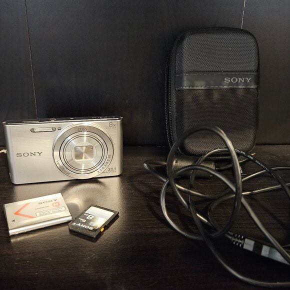 Sony Cybershot - Picture 1 of 4